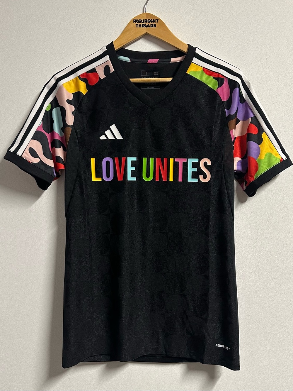 Adidas 2025/26 Bayern Munich Away Jersey
Black  'LOVE UNITES' Small